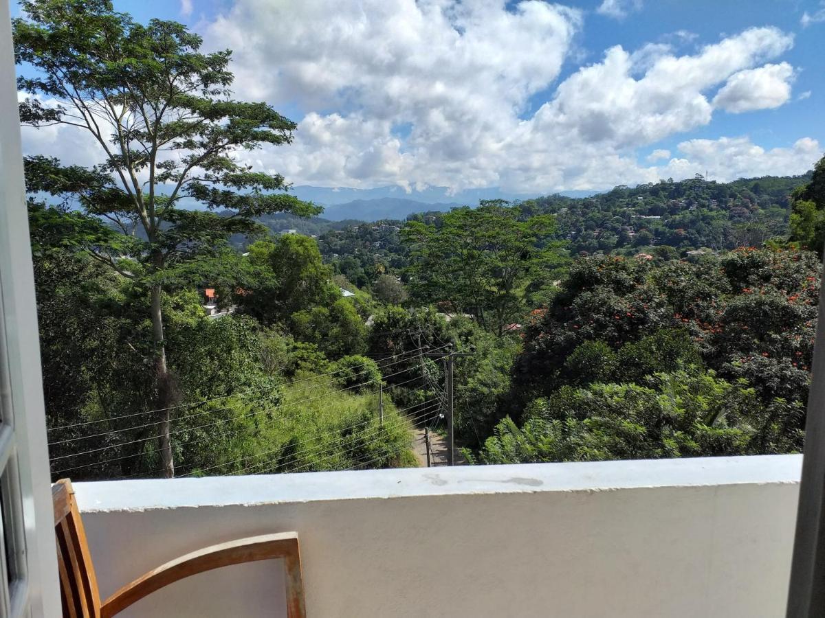 Crown Hills Kandy Inn Exterior foto