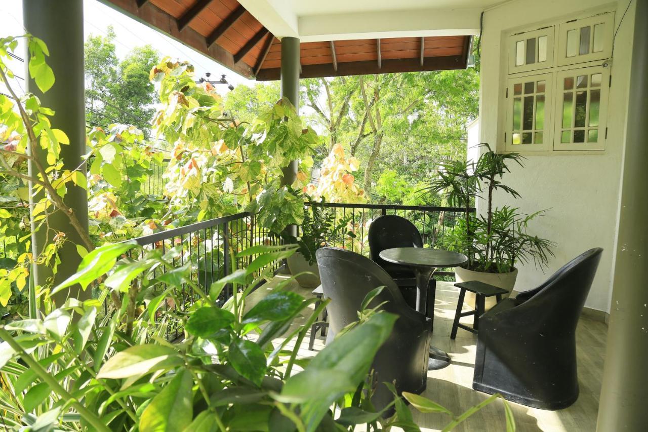 Crown Hills Kandy Inn Exterior foto